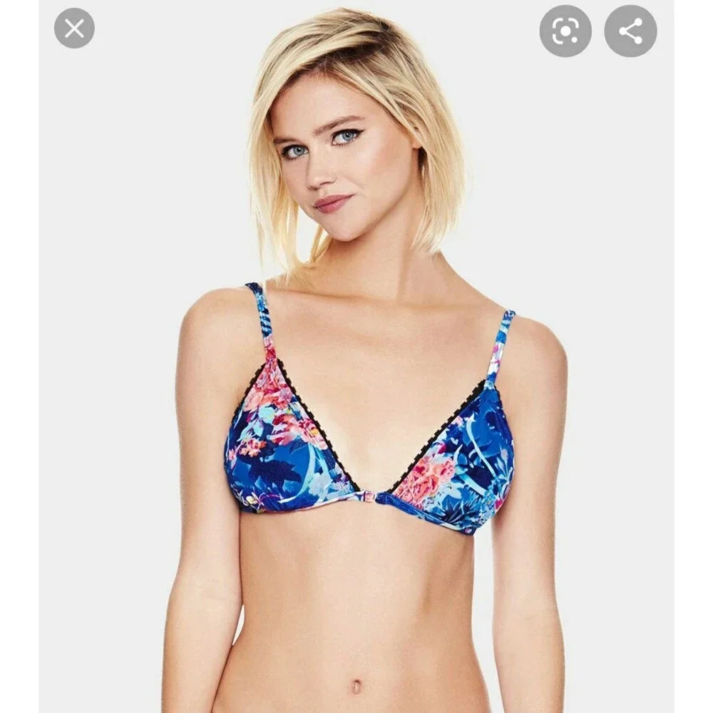 Betsey Johnson bikini top, size large, n